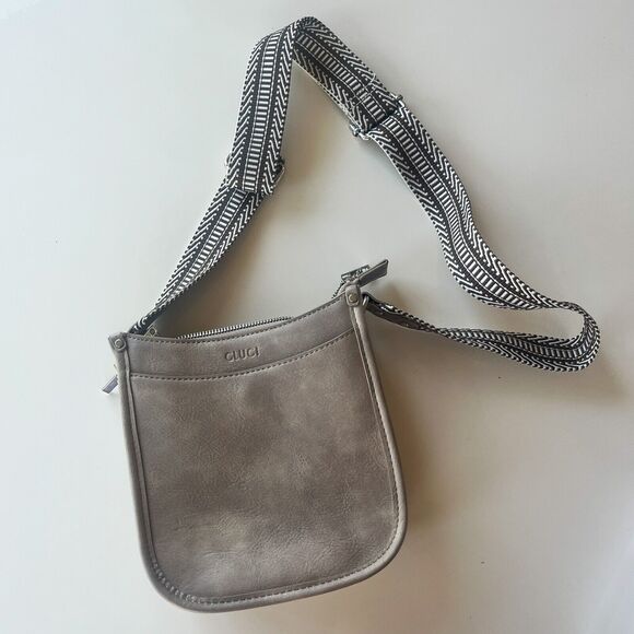 CLUCI Crossbody Bag Trendy Gray Silver Shoulder Bag Vegan Leather Purse Gluci - Picture 1 of 8